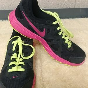 Nike Revolution size 7